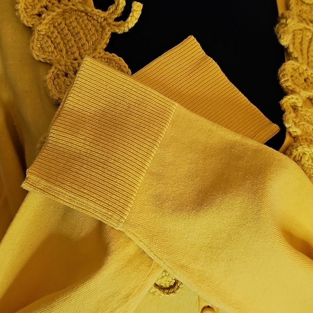 Anthropologie Moth Abuzz Bee Cardigan Sweater, Crochet Bumblebees, Yellow, Large - Picture 4 of 8